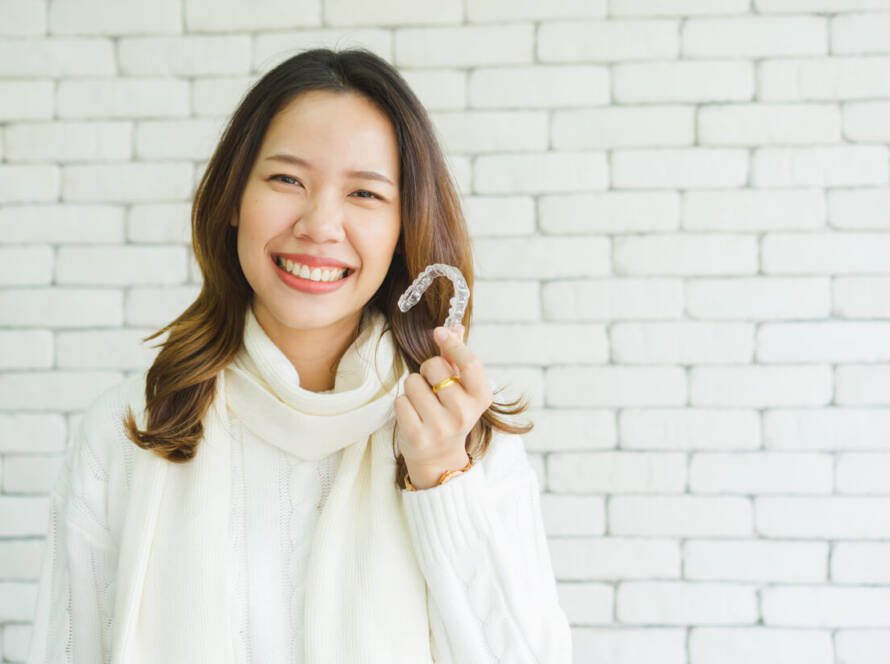 how do clear aligners work
