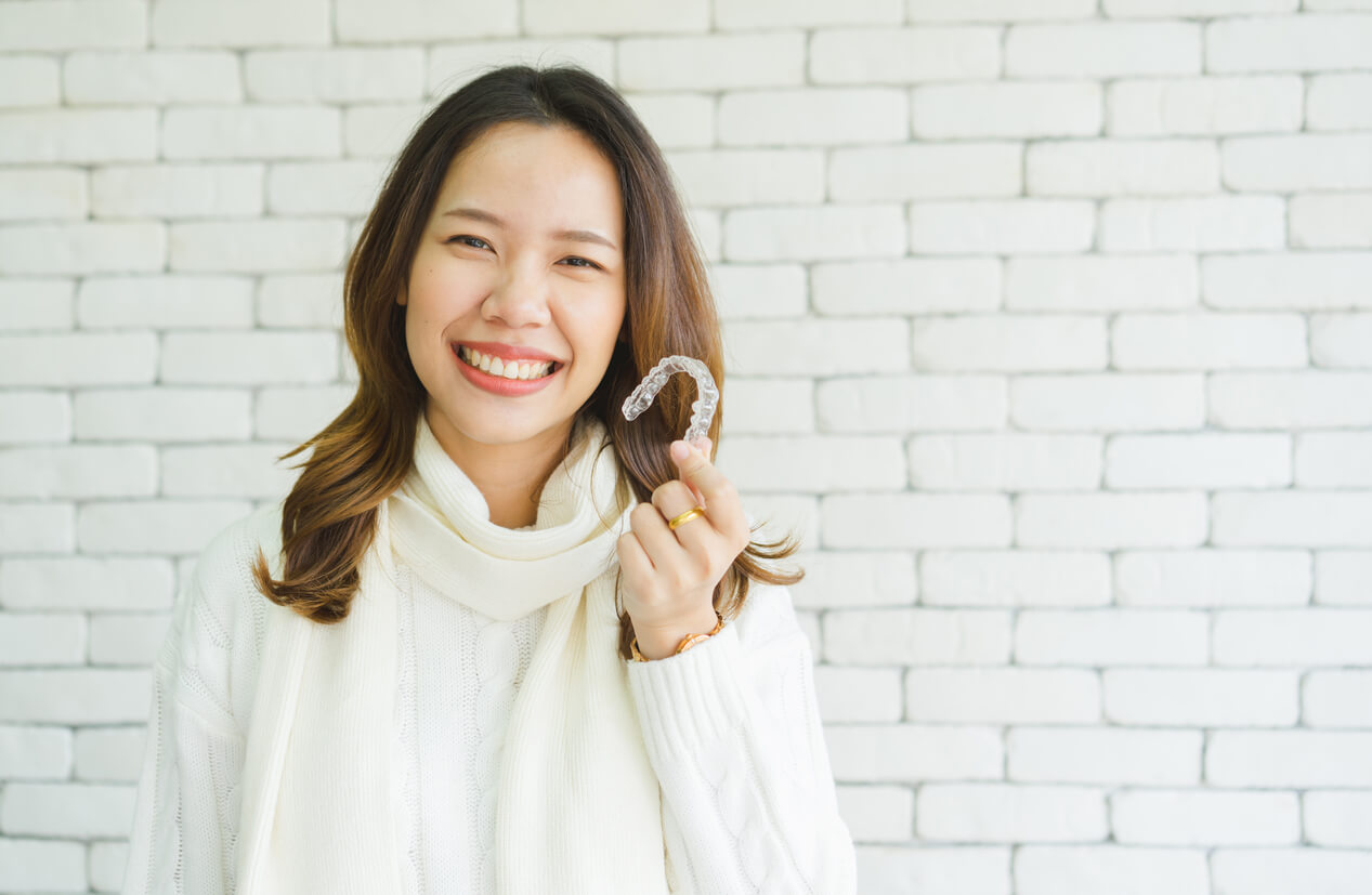 how do clear aligners work